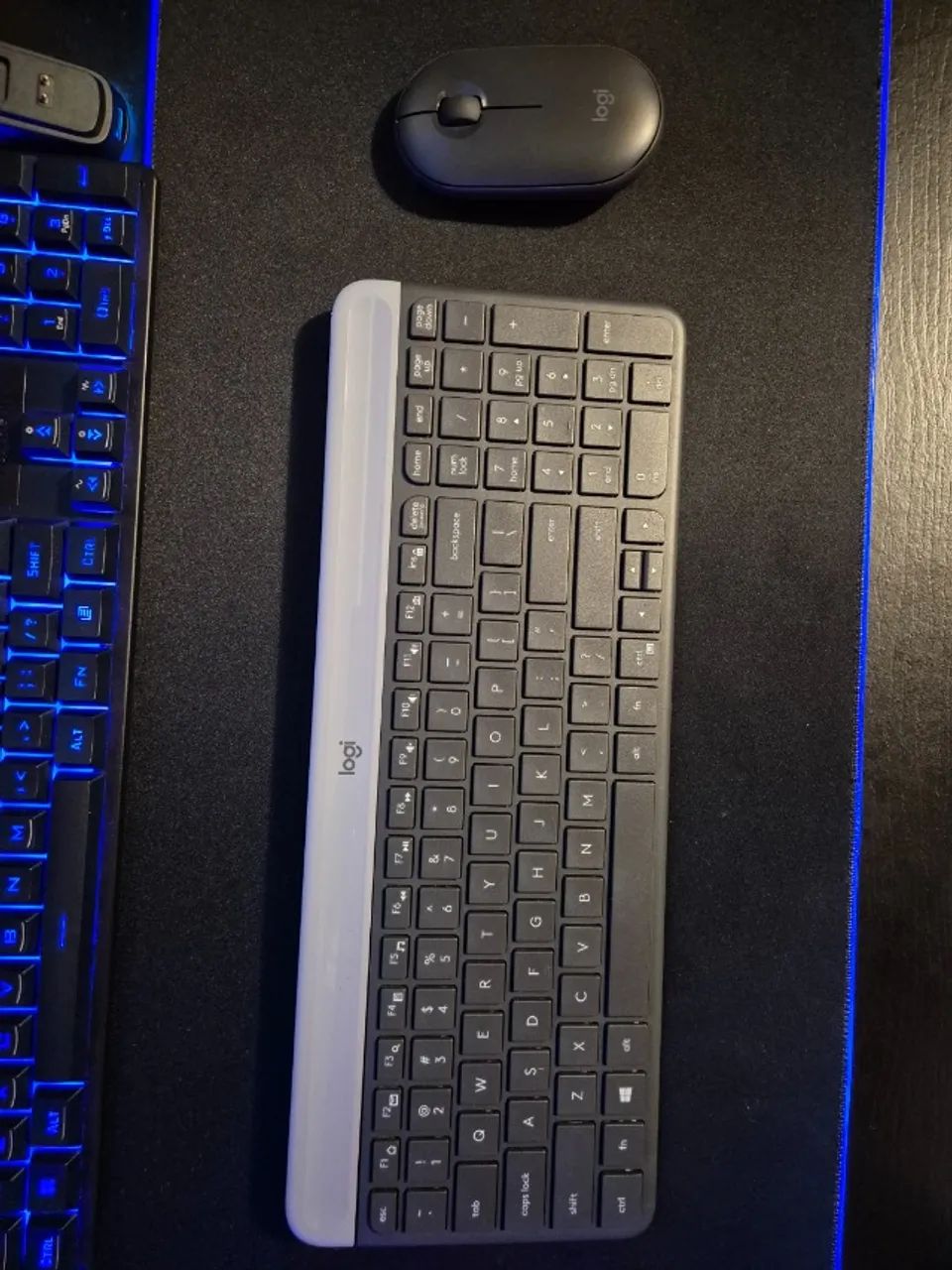 Teclado e Mouse sem fio Logitech MK470 com Design Slim