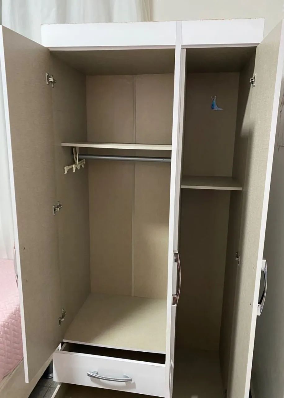 Guarda roupas 3 portas, conservado.. - Foto 3