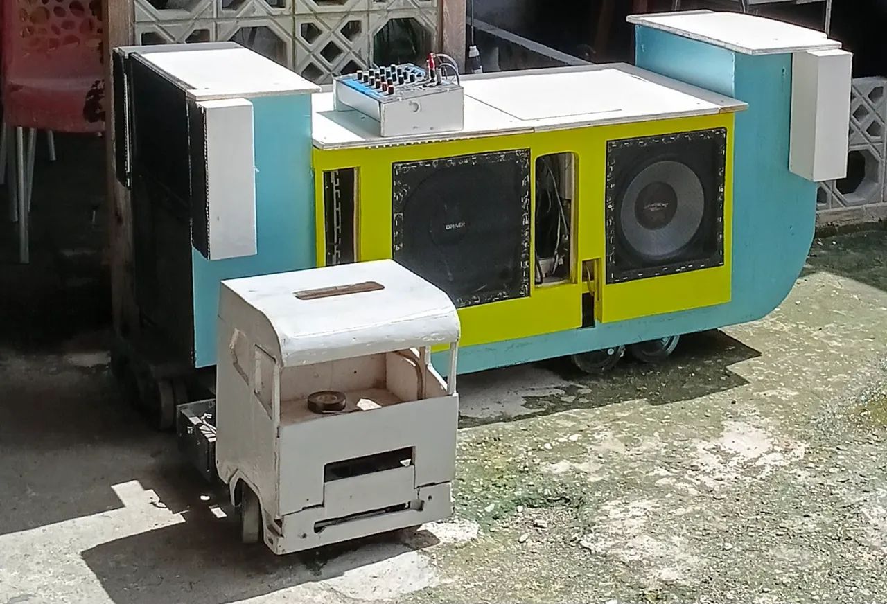 Mini trio elétrico 