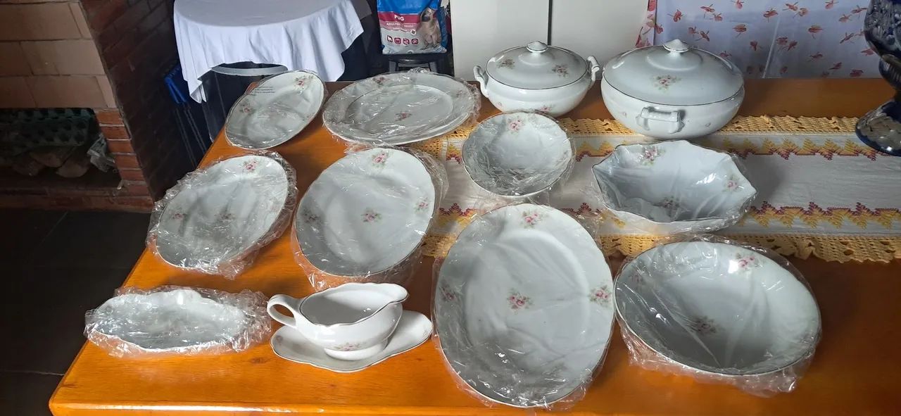 Vende-se jogo de jantar 