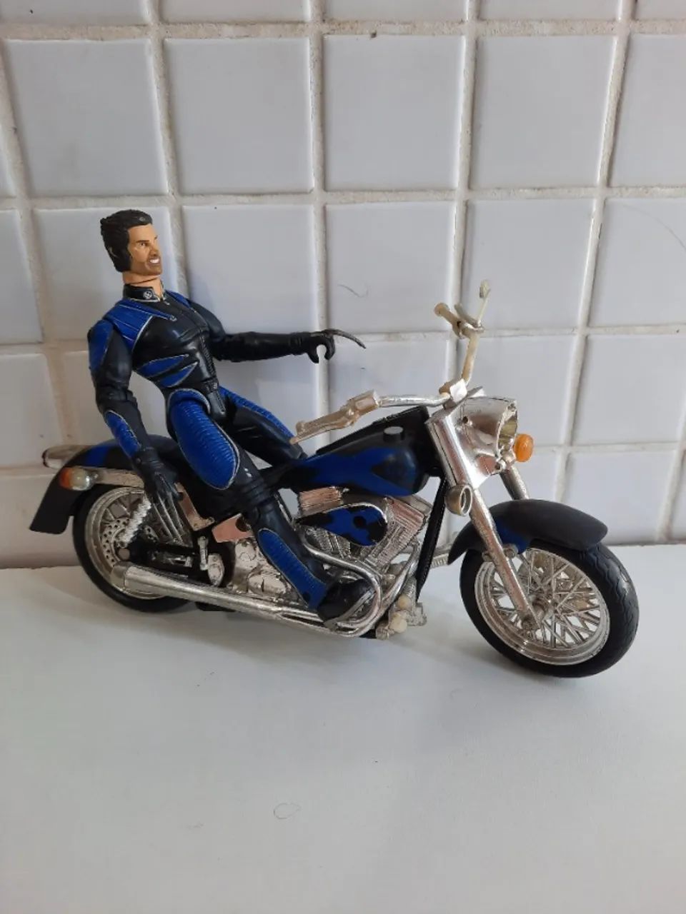 Boneco do Wolverine c/ moto (Leia o anúncio) - Foto 2