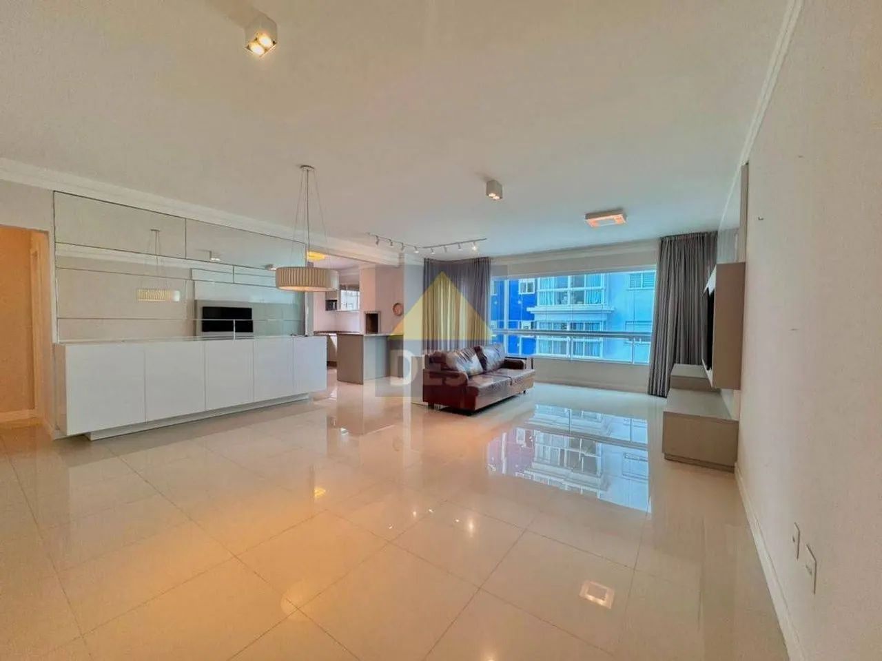 Apartamento Mobiliado com 3 Suítes e Amplo Living no Edificio Rovere della Luna