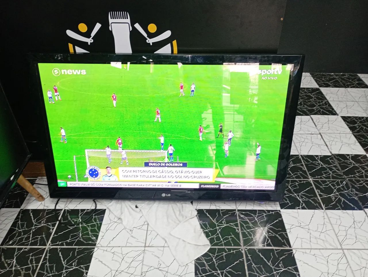 Vendo tv LG 65 polegadas top de linha em estado de obs. Não e smartv R$ 1650,00 - Foto 4