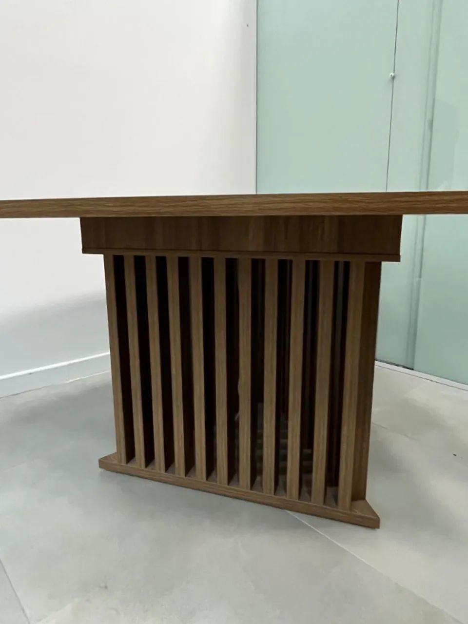 Mesa triangular para escritório com elétrica - Foto 2