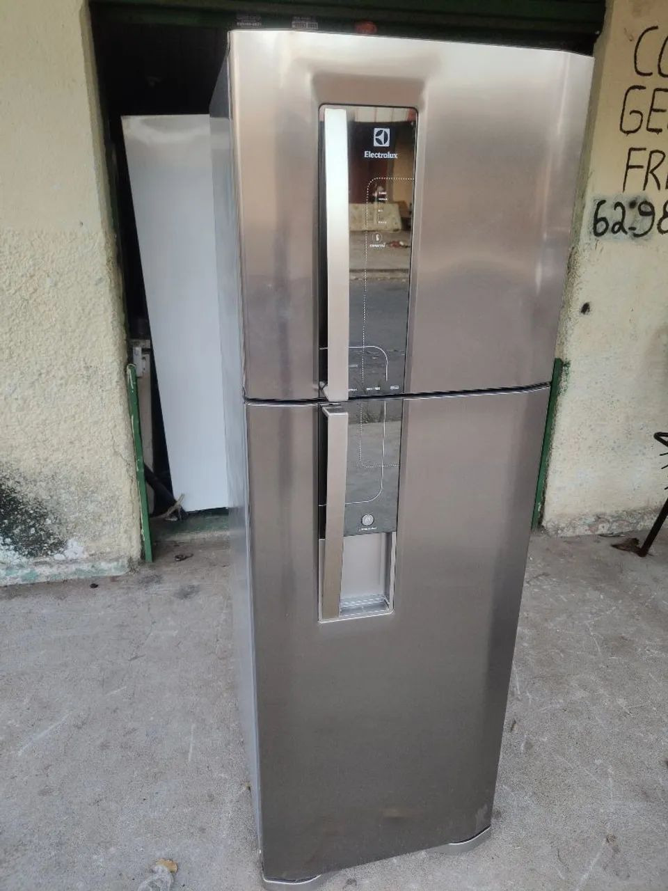Geladeira semi nova 