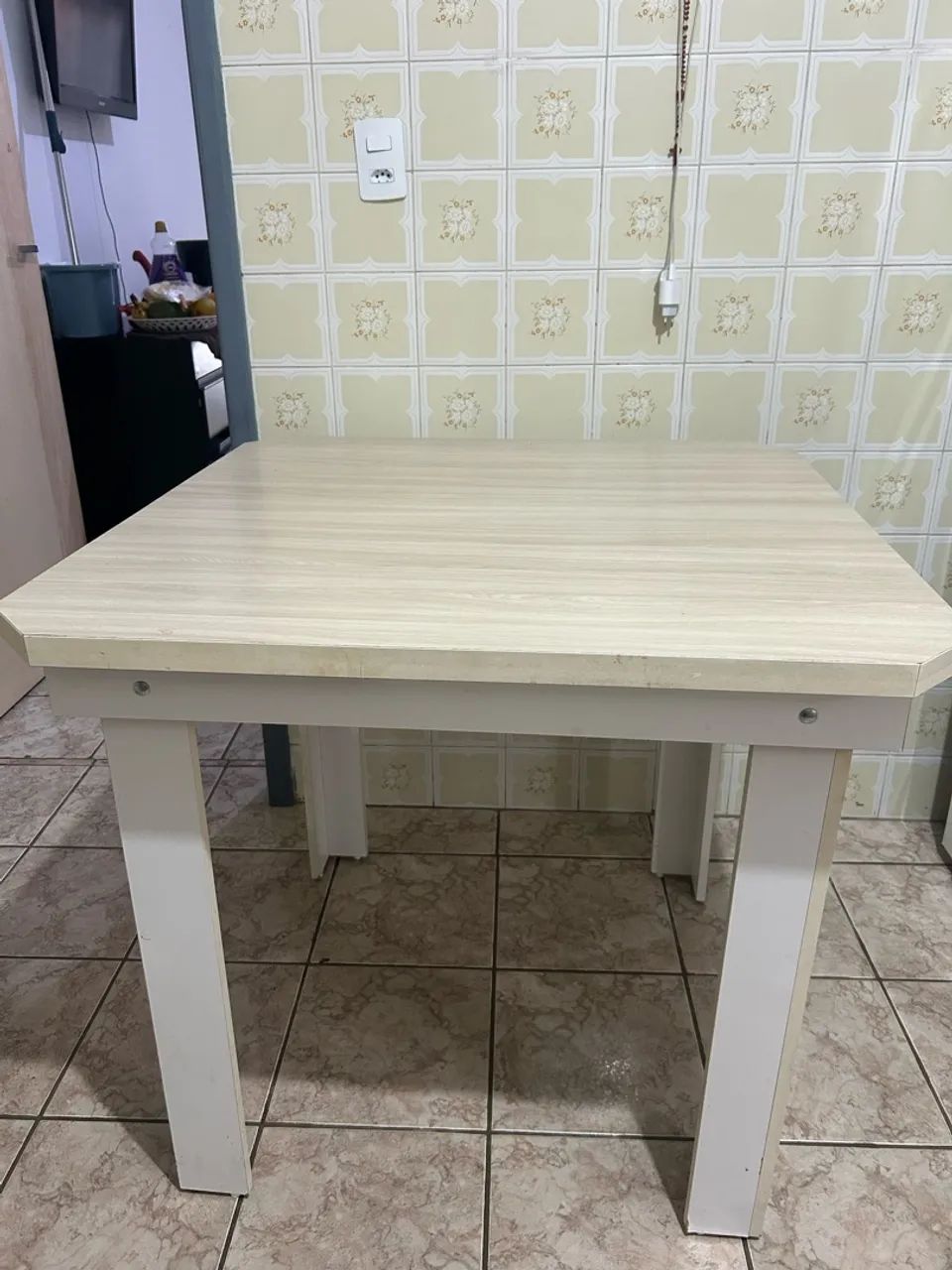 Mesa com 4 cadeiras 200