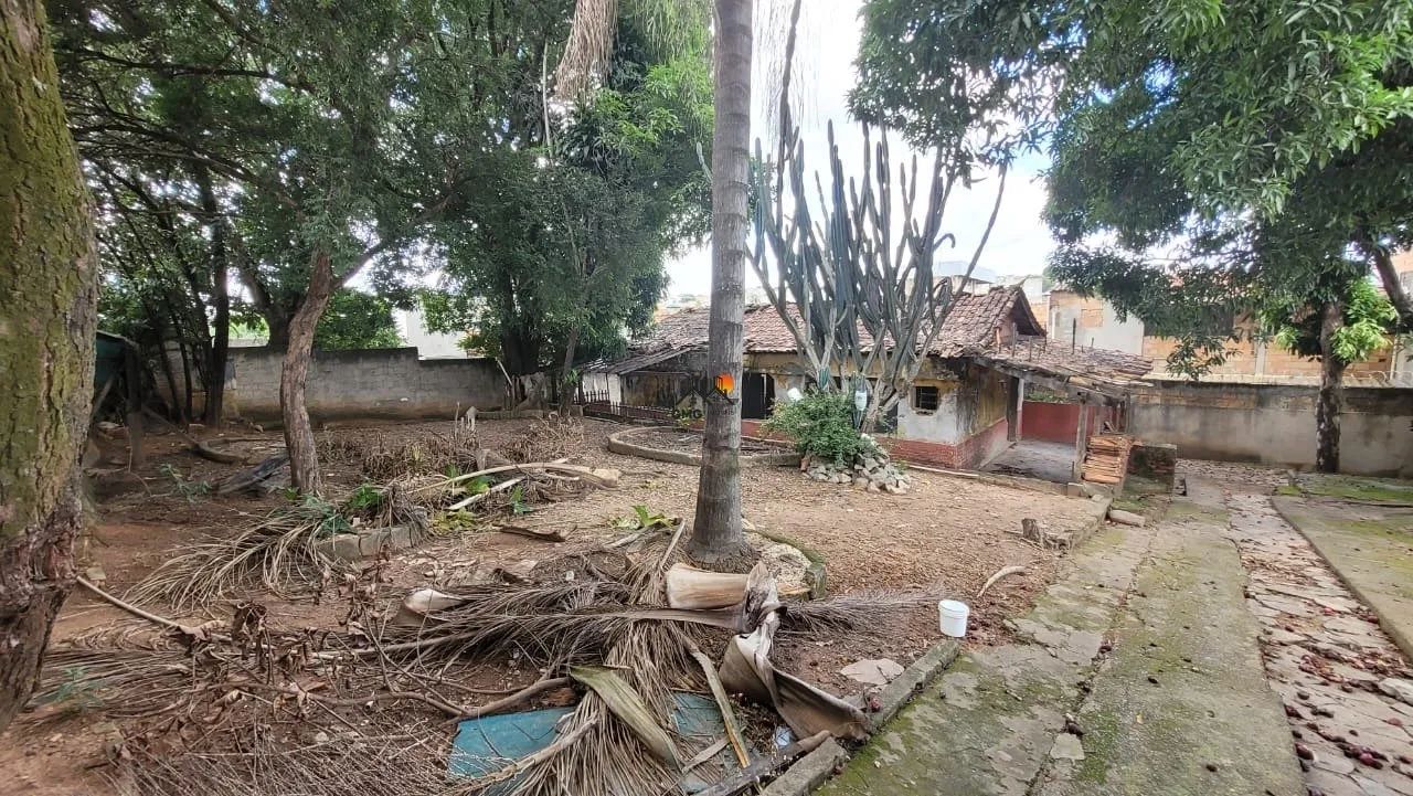 LOTE COM 1.080 M² NO BAIRRO JARDIM LEBLON - Foto 2
