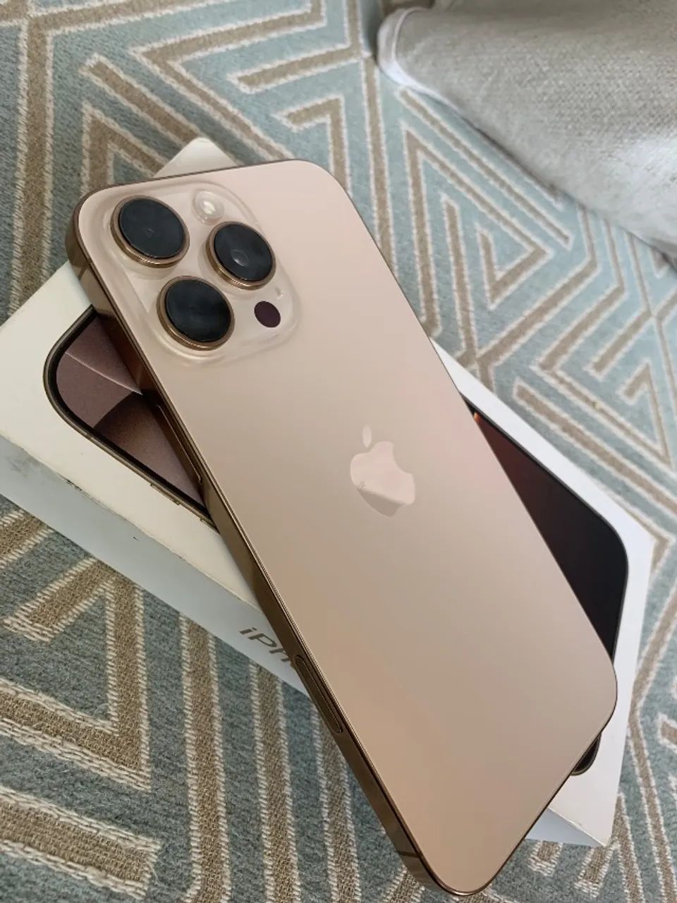 iPhone 16 Pro Max 256GB - Desert Titanium | Impecável - Celulares