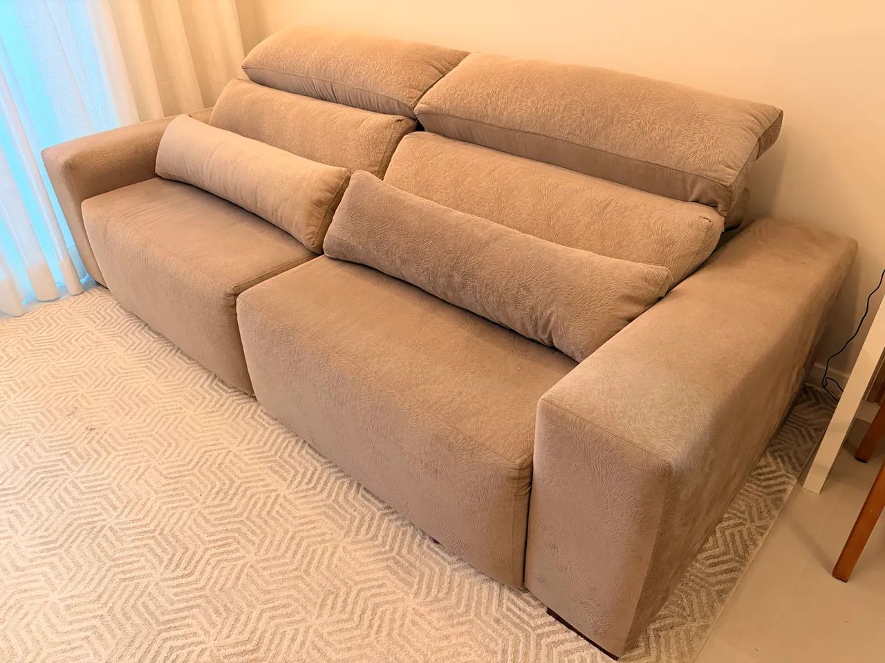 Sofá com chaise retrátil 2,5metros - Foto 2