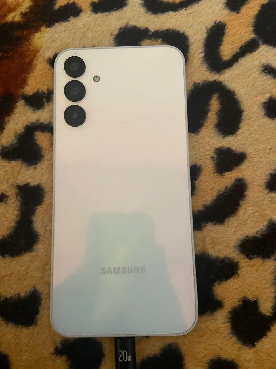 Celular à venda 