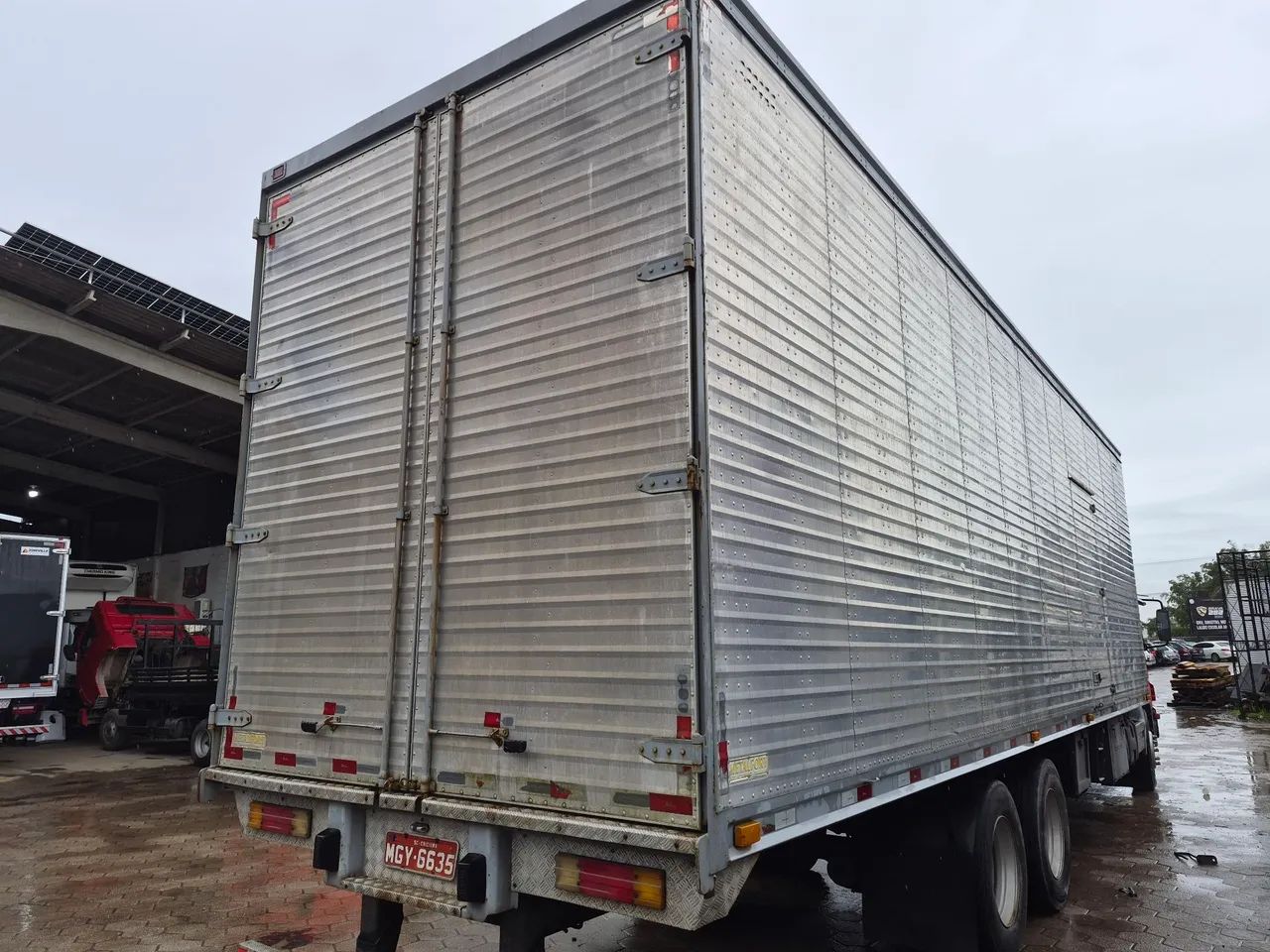 Bau  10.5 mts truck