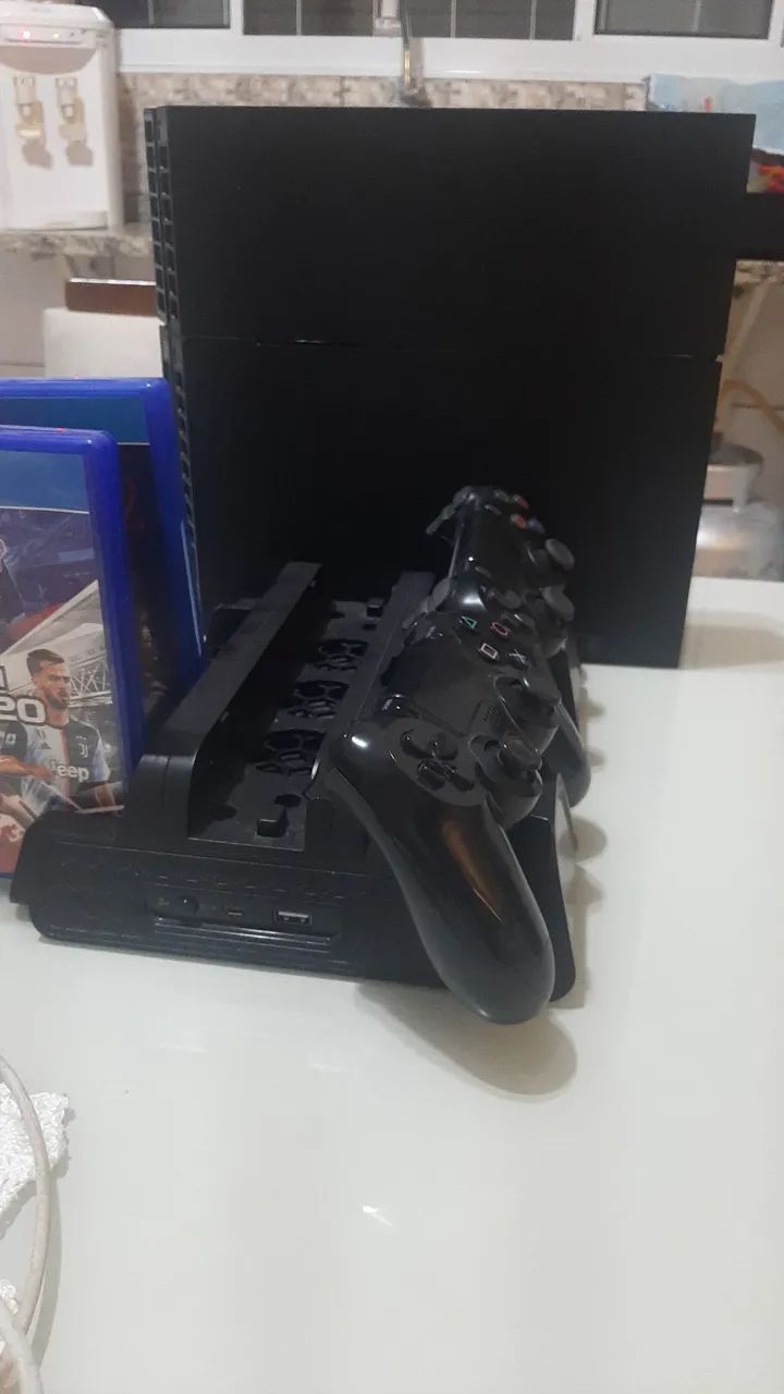 Play 4  dois controles sendo 1 original.   - Foto 2