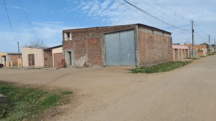Galpão com moradia espaço para caminhão dentro