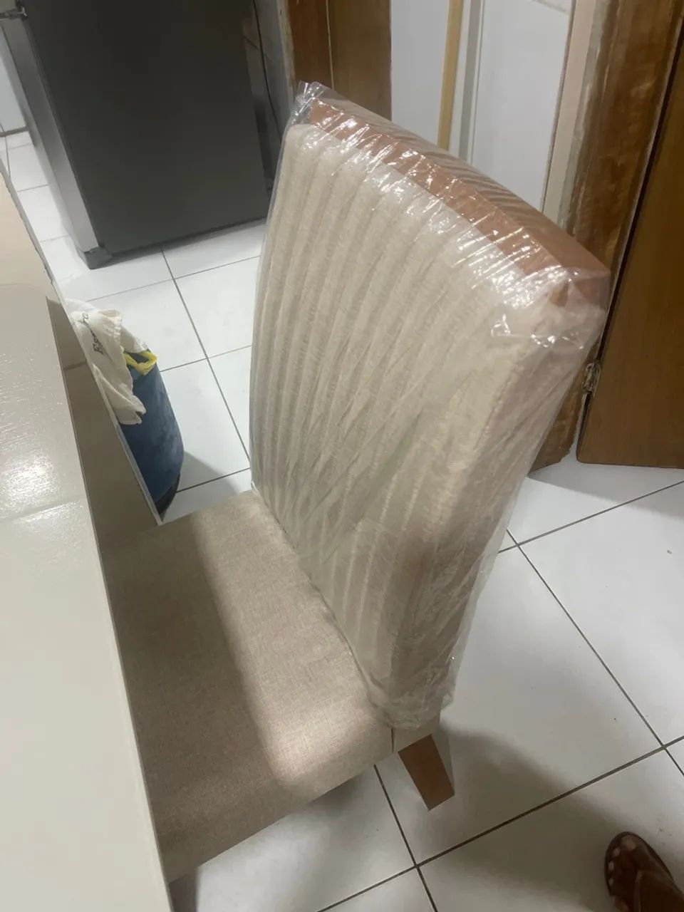 Mesa com tampo de vidro 6 cadeiras  - Foto 2