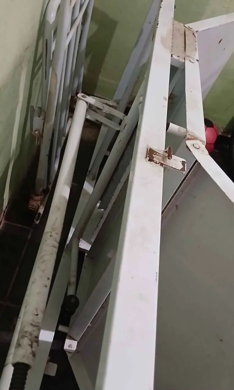 Vendo uma cama hospitalar