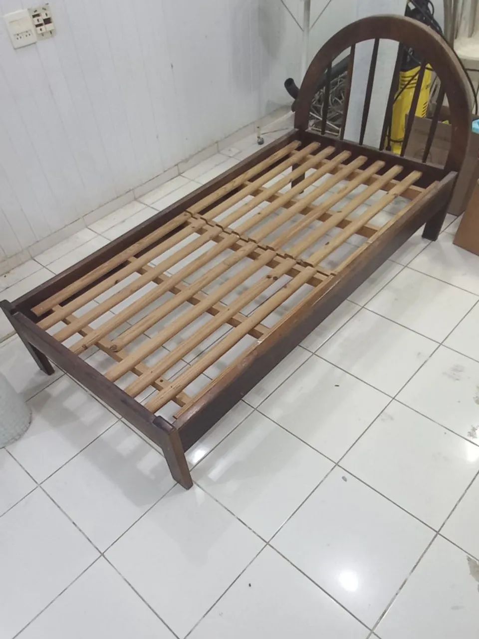 Cama de madeira (solteiro)