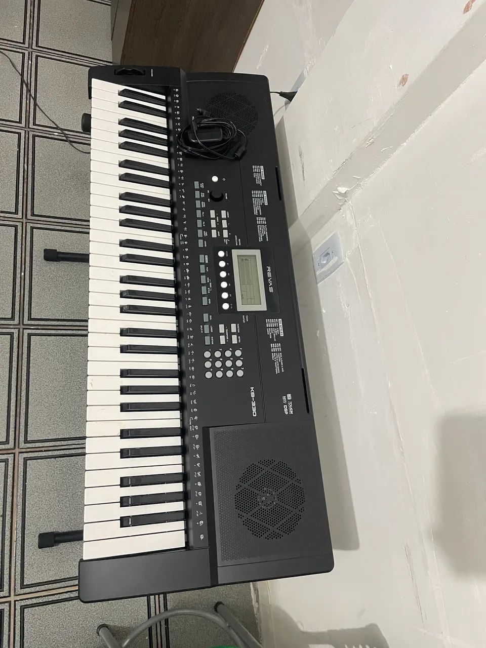 Teclado roland Revas com capa, pedal e tripé  - Foto 2
