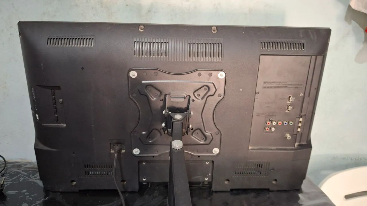 Vende-se essa TV Panasonic de 32 polegadas usada funcionando perfeitamente  - Foto 2