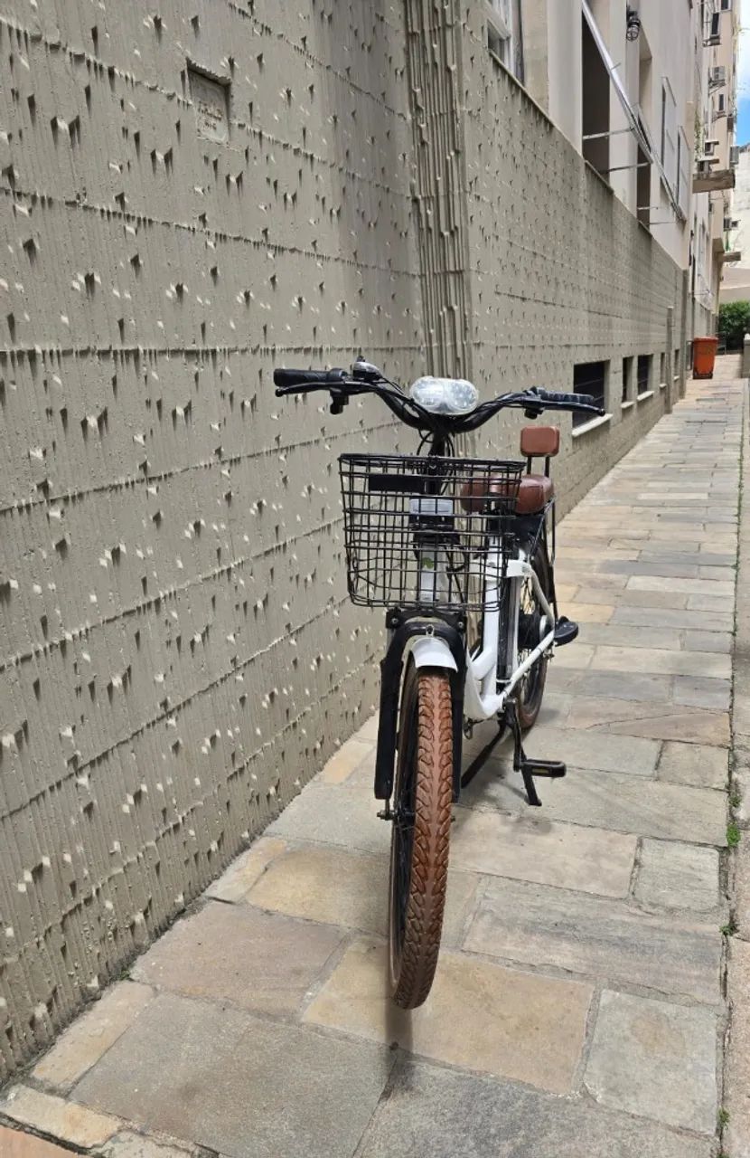 Bicicleta elétrica leve 