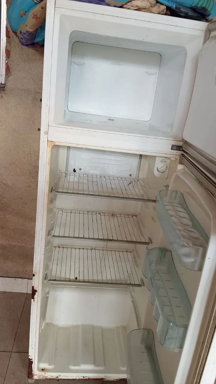Geladeira Eletrolux com avaria  - Foto 4