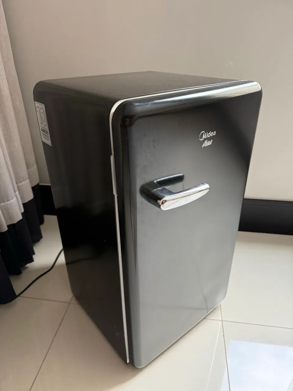 Frigobar Midea Retro 95 Litros Preto
