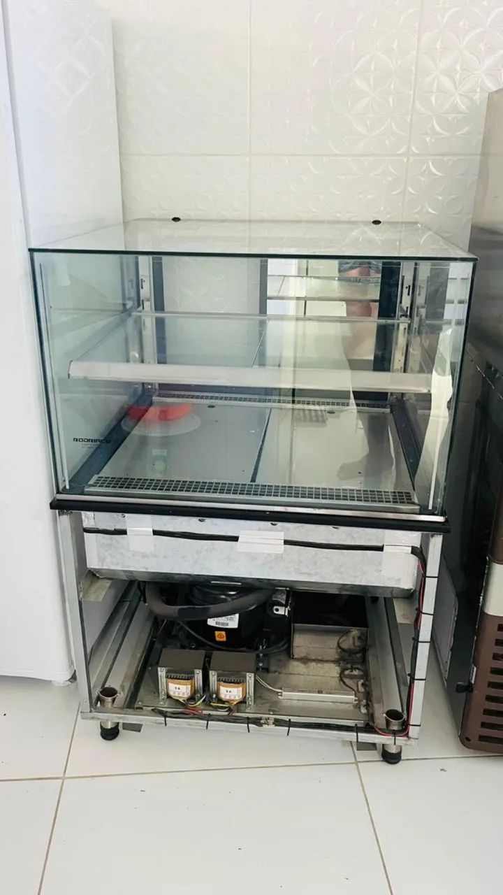 Vitrine repositora refrigerada 