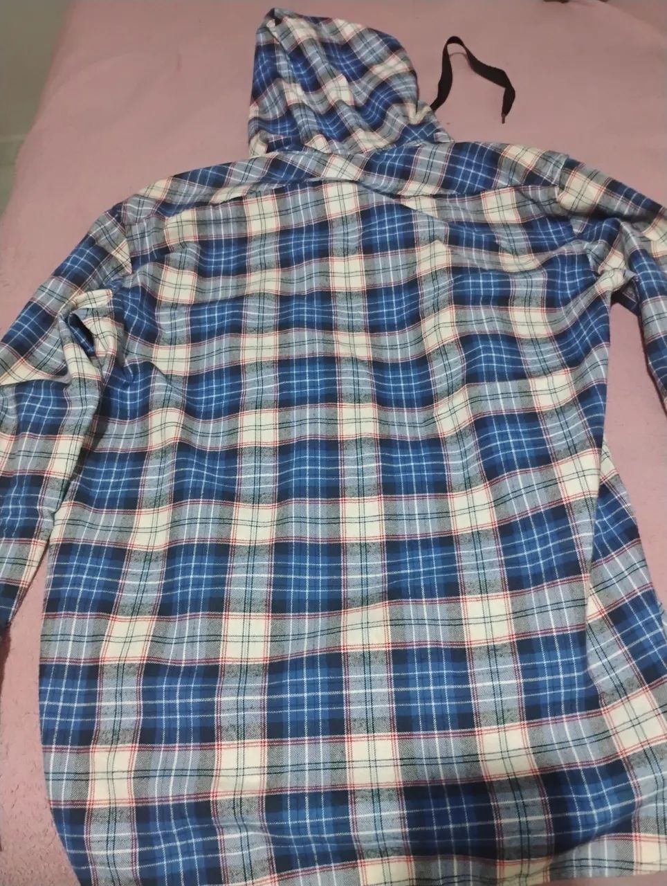 Blusa xadrez com capuz. - Foto 5