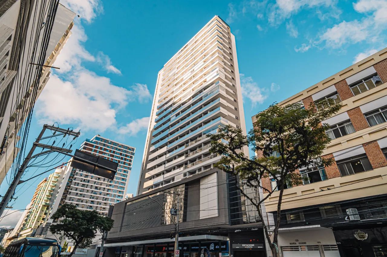 Studio com planejados e vaga de garagem no Centro