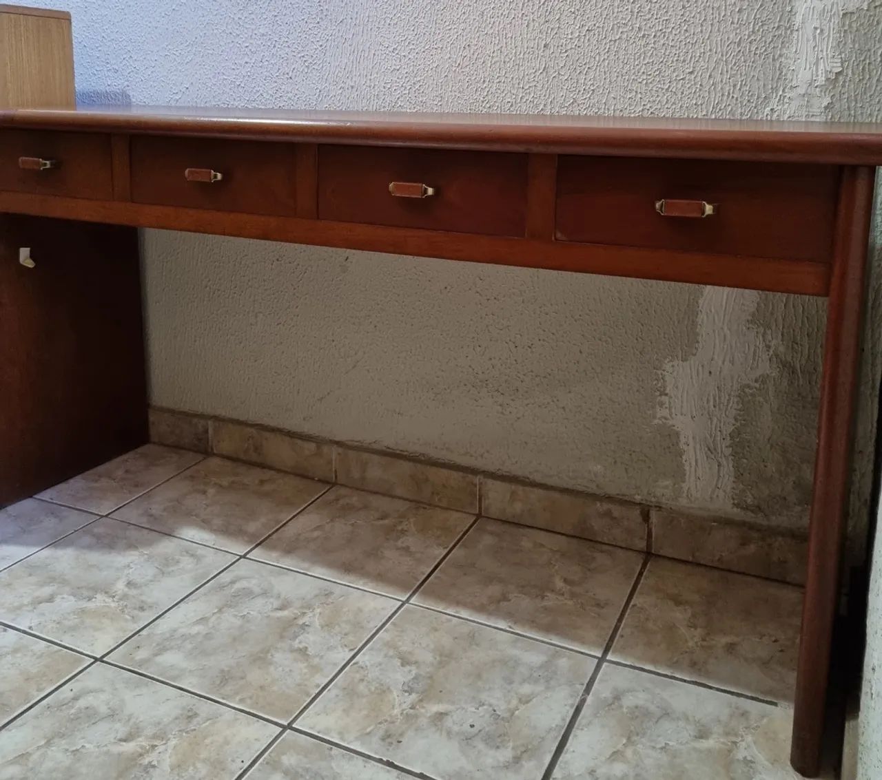 APARADOR EM MOGNO MACIÇO 