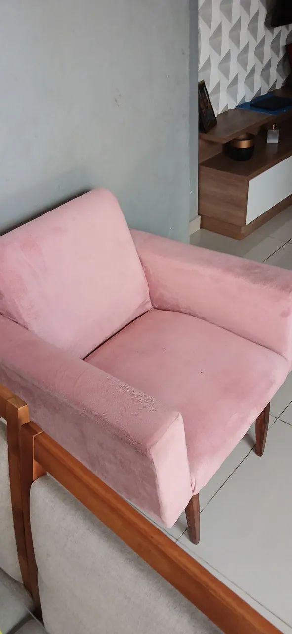 Poltrona de Alta Qualidade (pés de madeira) - Foto 4