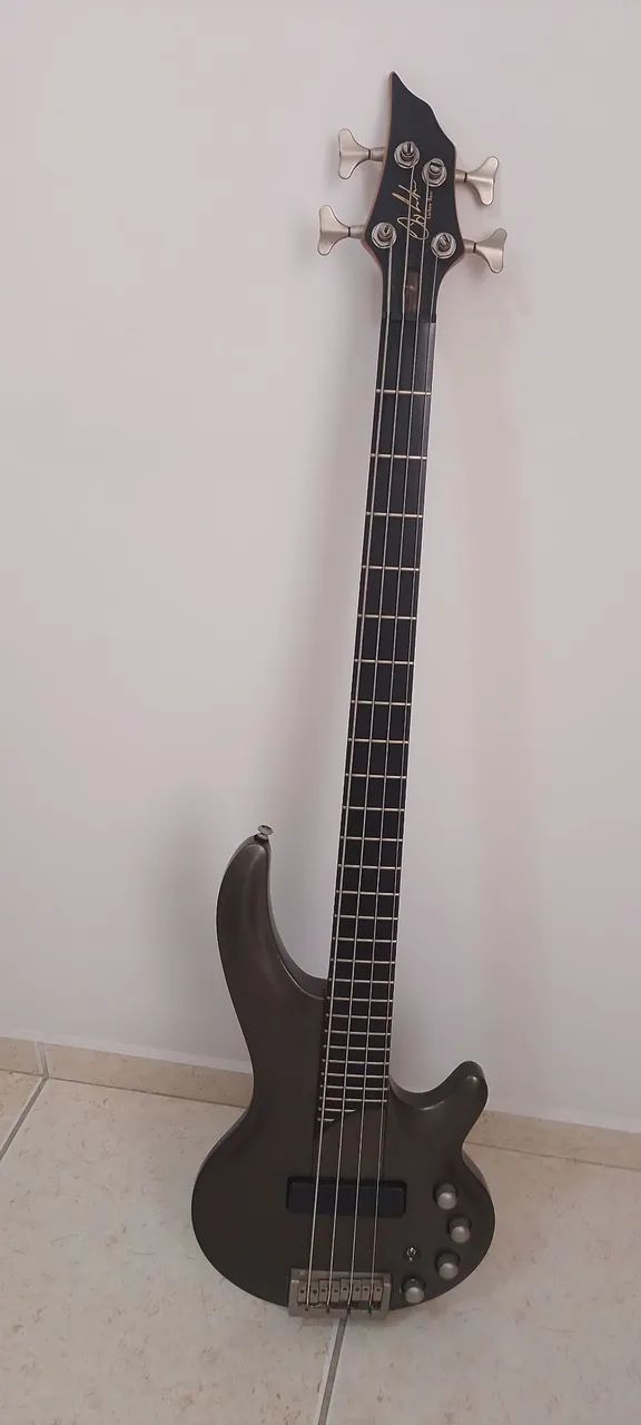 Baixo CORT CURBOWN BASS - 4 cordas - Ativo
