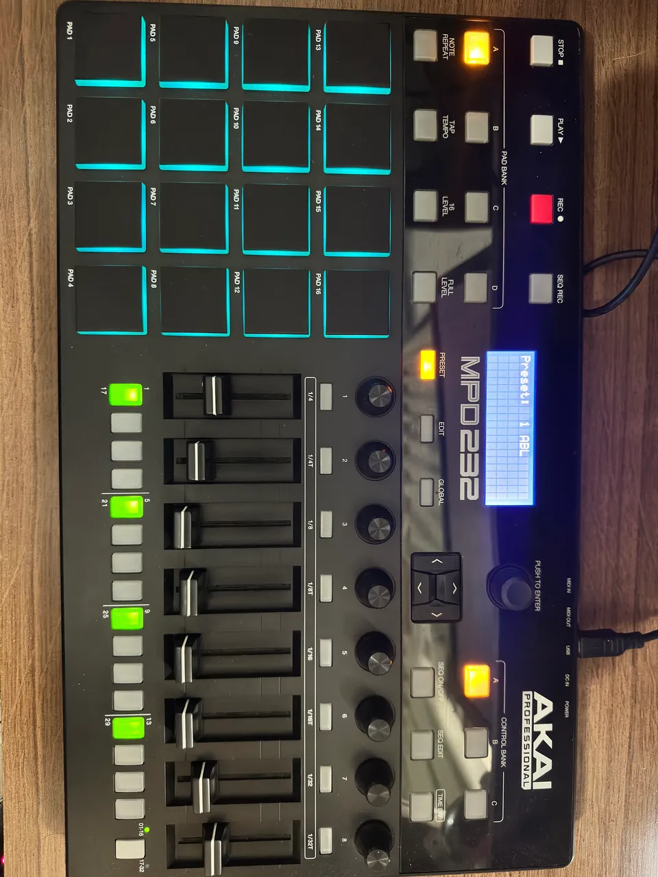 mpd 32 akai