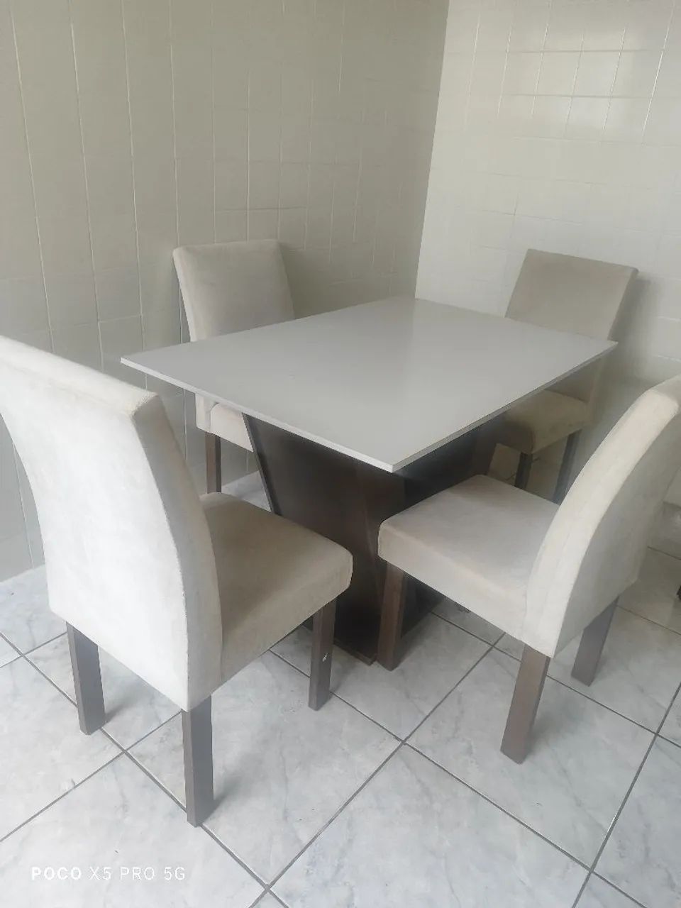 Mesa com 4 cadeiras  - Foto 2