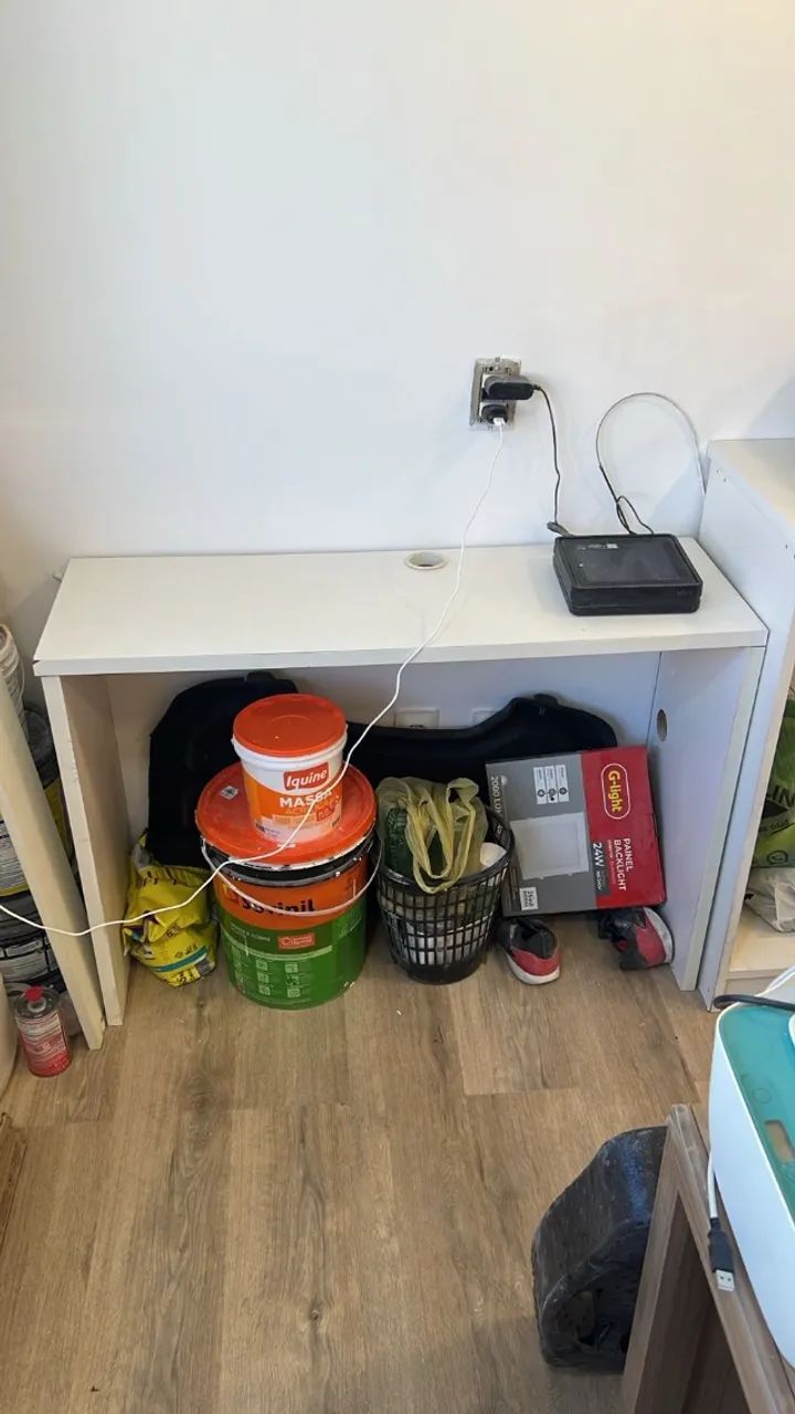 Mesa diretor em L  e outros móveis 300 reais tudo - Foto 3
