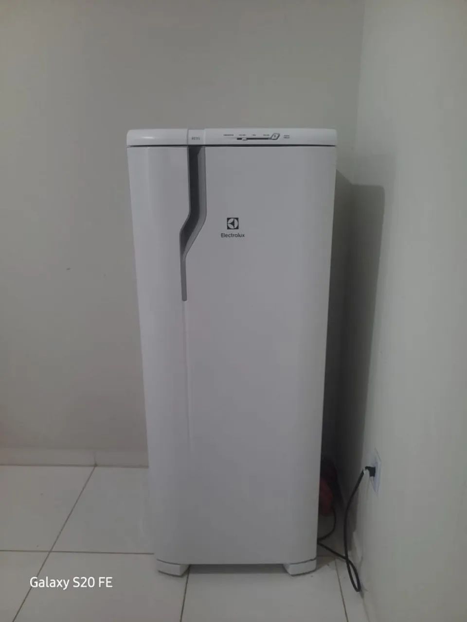 Geladeira 240 litros