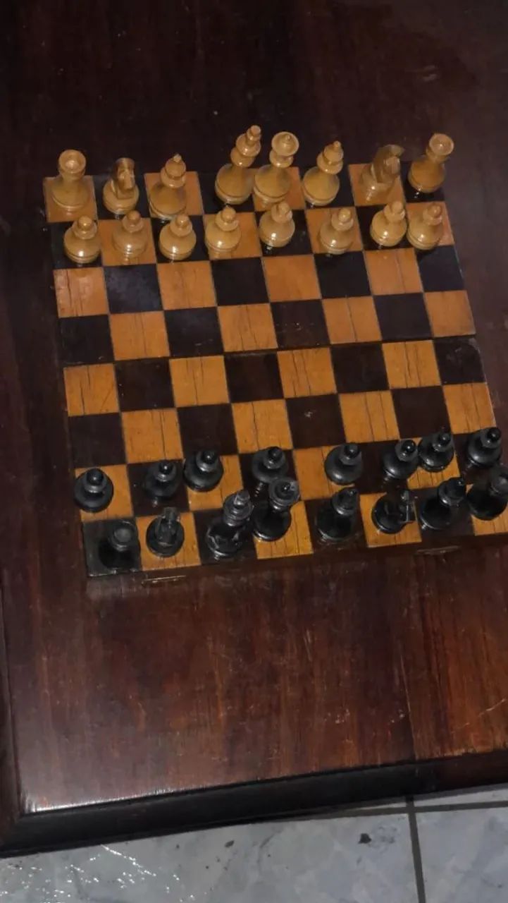 Jogo de xadrez em caixa marchetada
