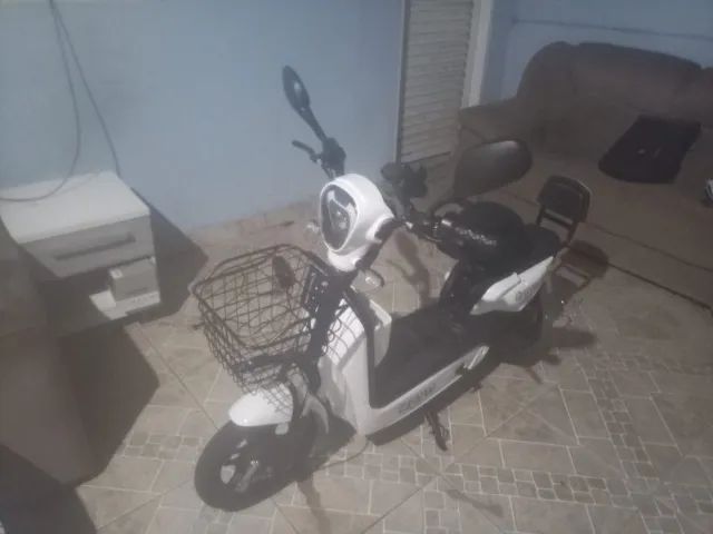 Scooter semi nova apenas 3 meses de uso