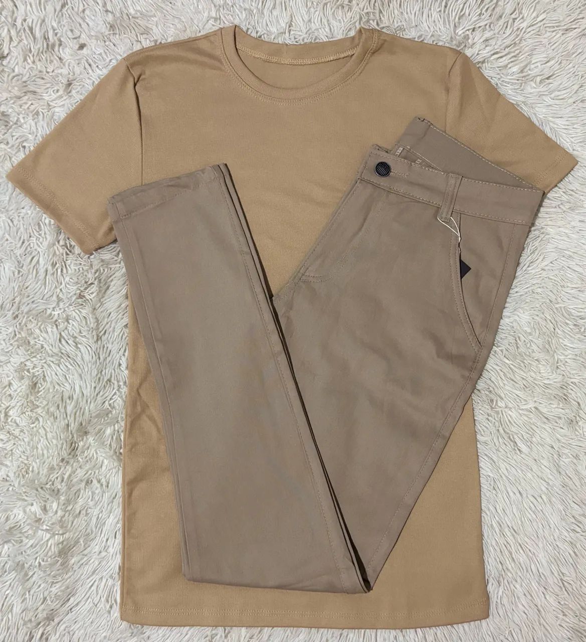 Kit Camisa Canelada e Calça Sarja Bege 