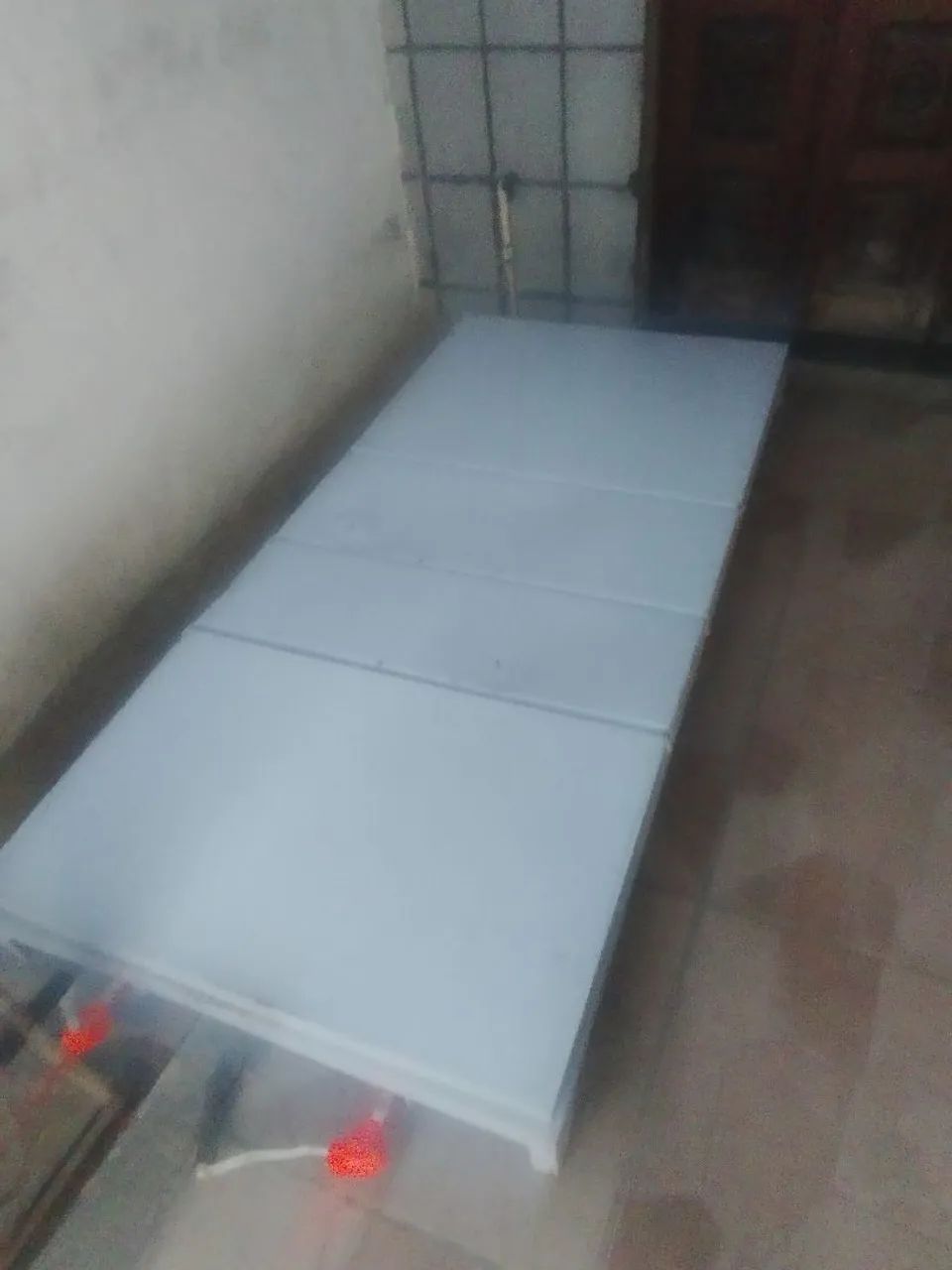 Cama hospitalar completa com a duas lavancas em ótimo estado  - Foto 4