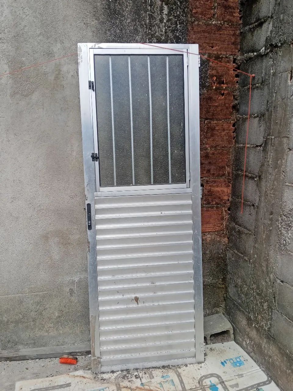 Porta alumínio 2.10 de altura 0.80 de largura 