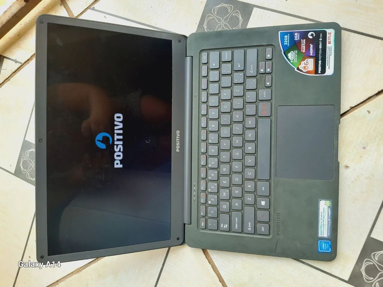 Um notebook pequeno  - Foto 2