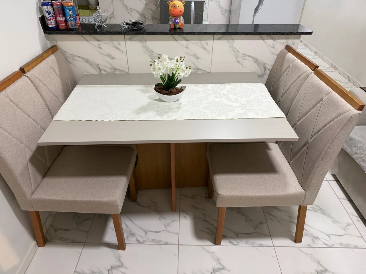 Vendi essa mesa em perfeito estado e nova