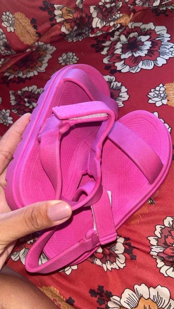 Vendo 2 rasteirinhas em perfeito estado nova - Foto 4