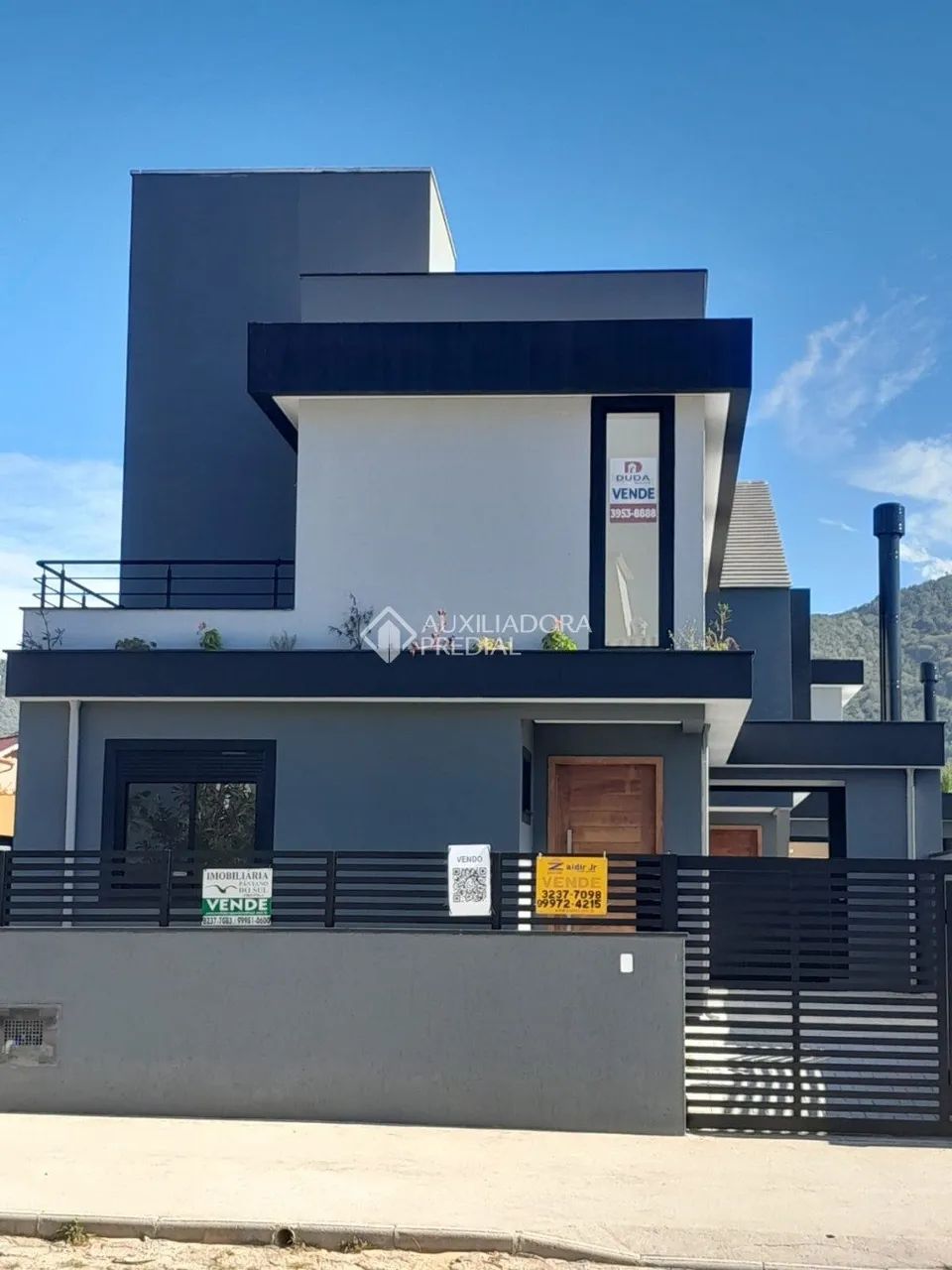 Linda Casa de 2 Pisos com 3 Quartos e Suíte - Foto 4