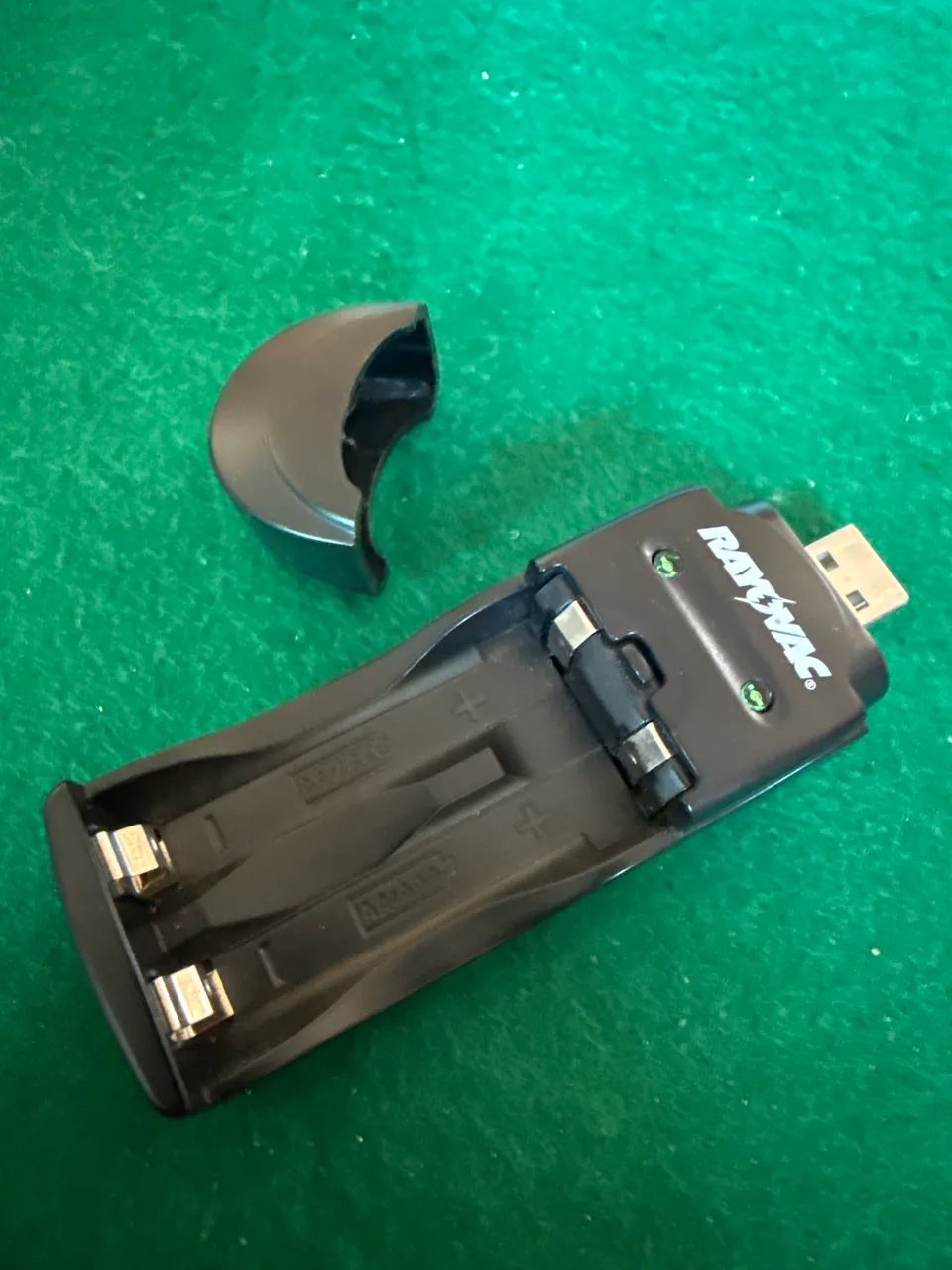 Carregador de Pilhas  AA e AAA USB 