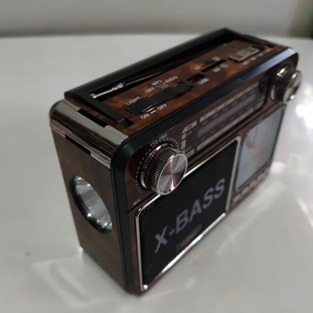 Aparelho de Rádio Am e FM Lelong + Bluetooth e entrada Usb