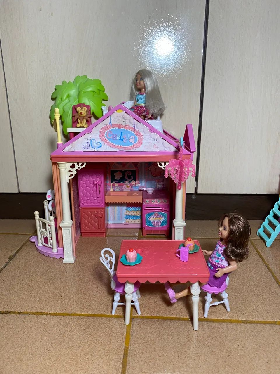 Casinha da Chelsea + Playground e 3 bonecas inclusas ( o menino já foi vendido )