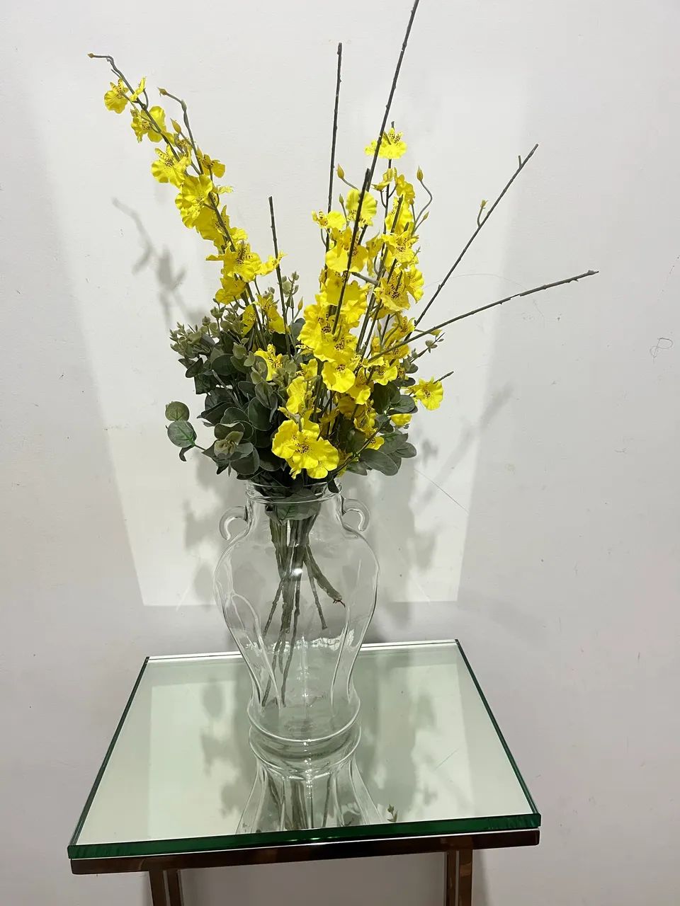 Linda mesinha com arranjo junto  - Foto 4