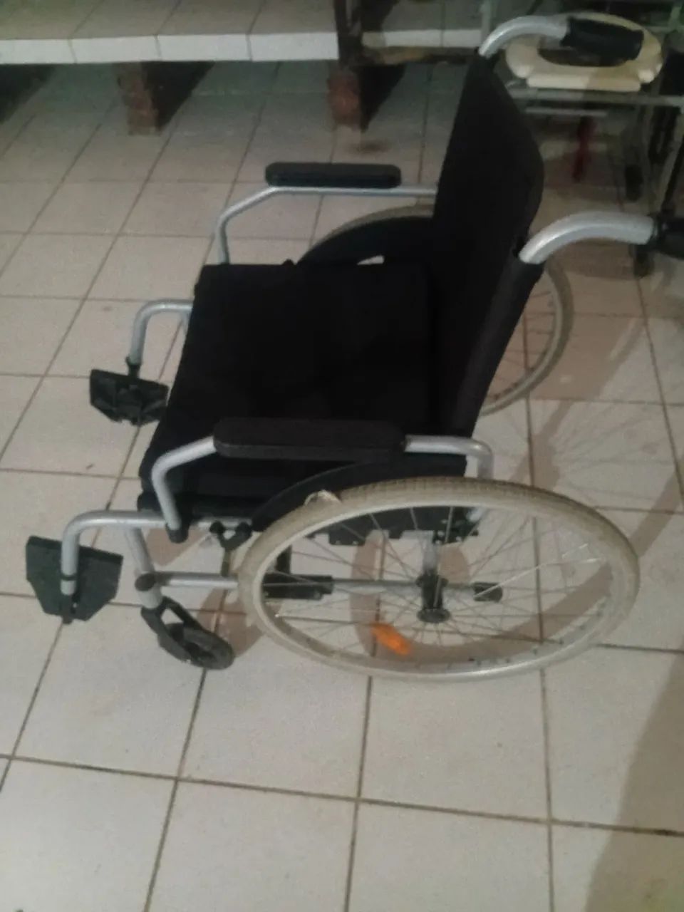 Cadeira de rodas Polior, praticamente nova, pouco uso.  - Foto 2