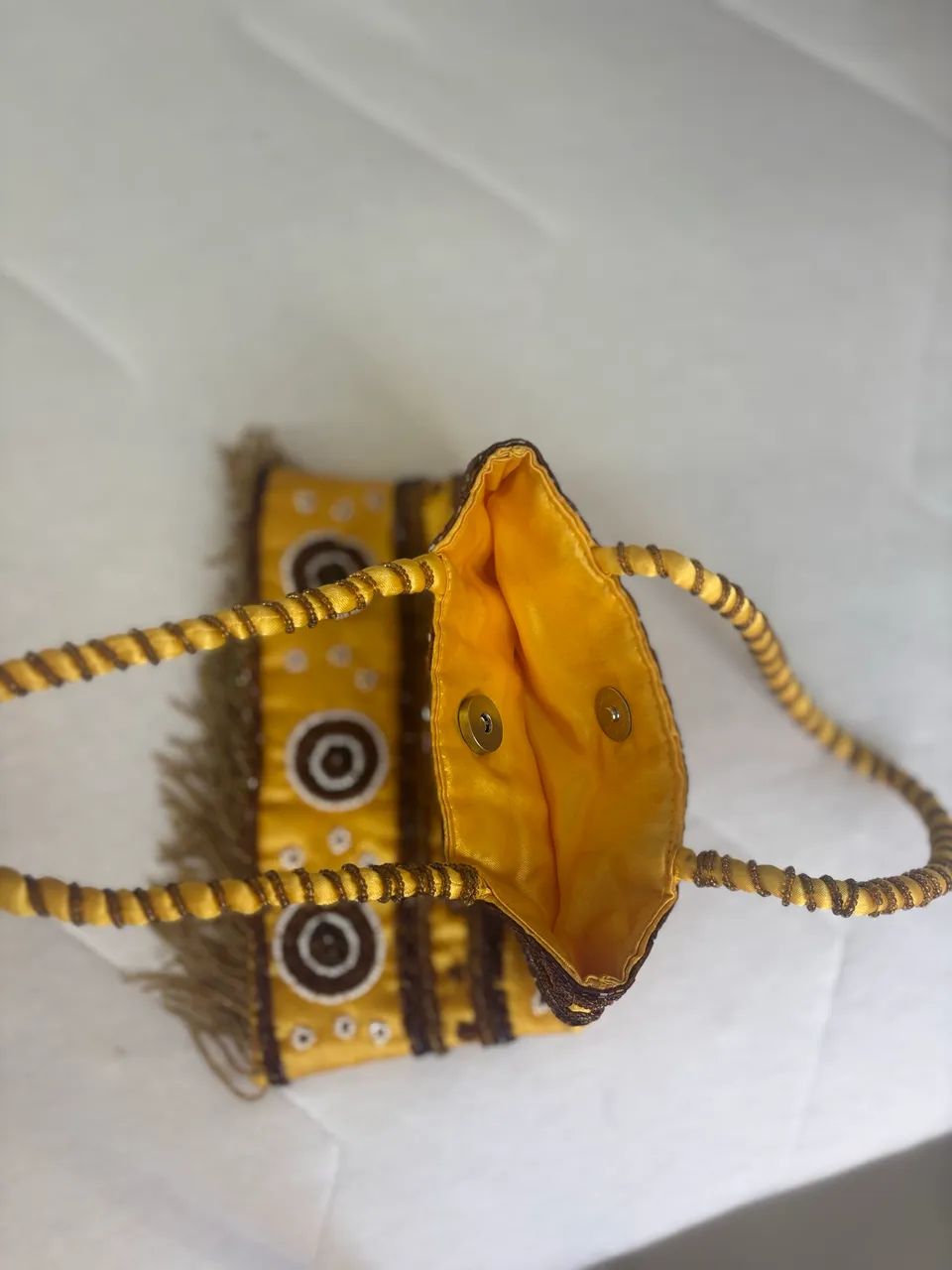 Bolsa bordada amarela e marrom  - Foto 3